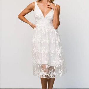 Baltic Born - Elegant White Floral Lace Dress